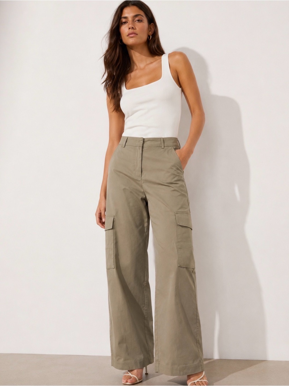LIKE NEW Wide Leg Cargo Pants